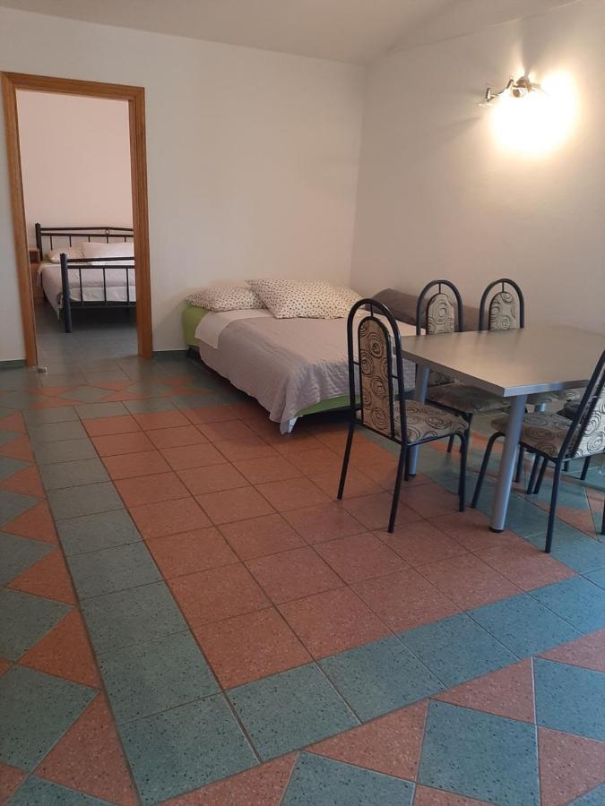 Apartments Marta Starigrad Paklenica Exterior foto