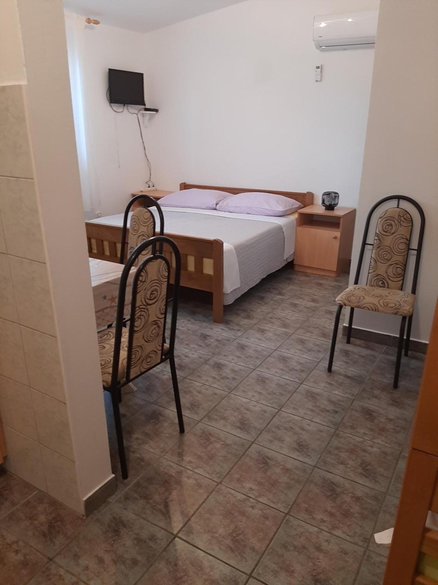Apartments Marta Starigrad Paklenica Quarto foto