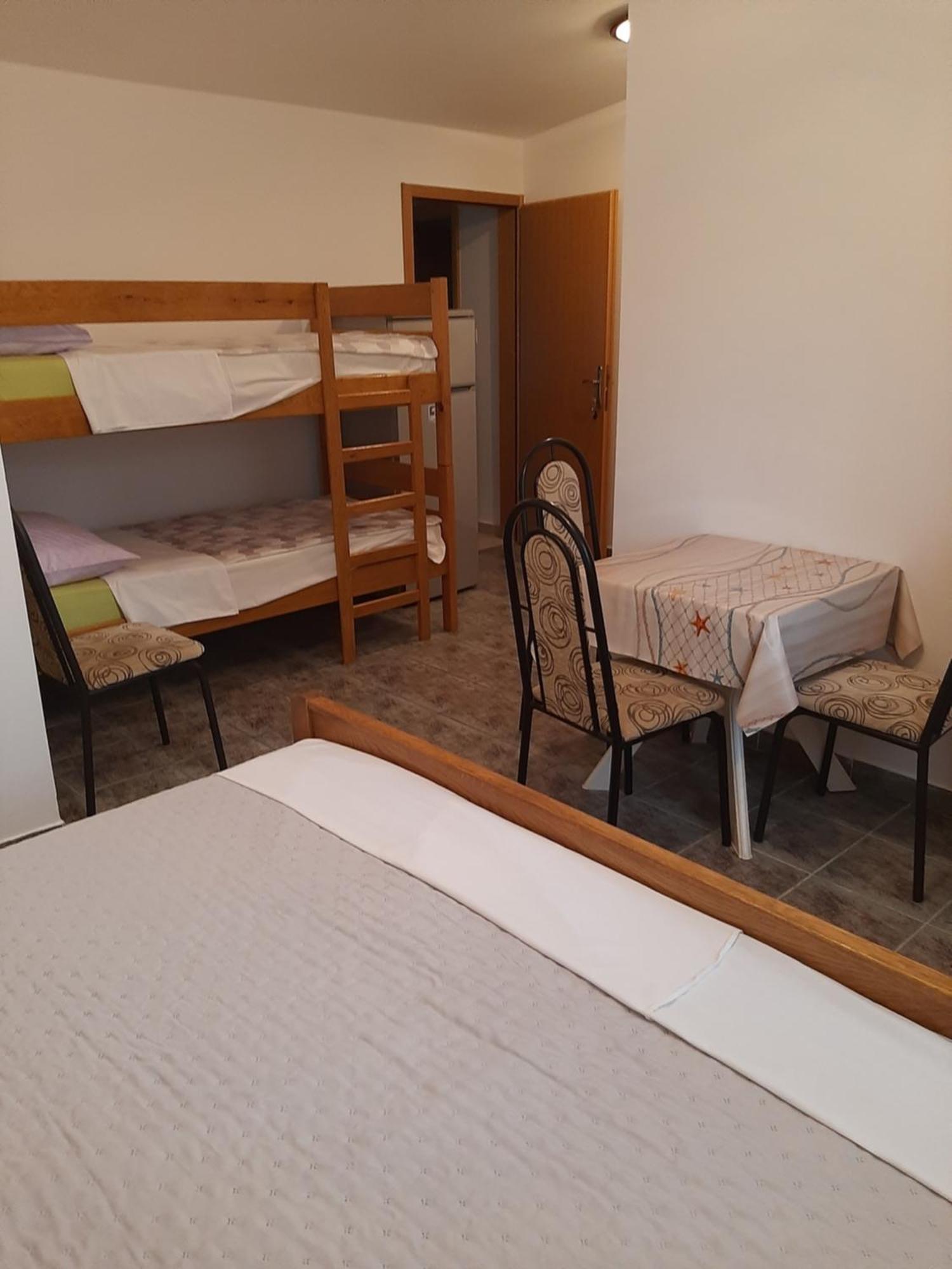 Apartments Marta Starigrad Paklenica Quarto foto