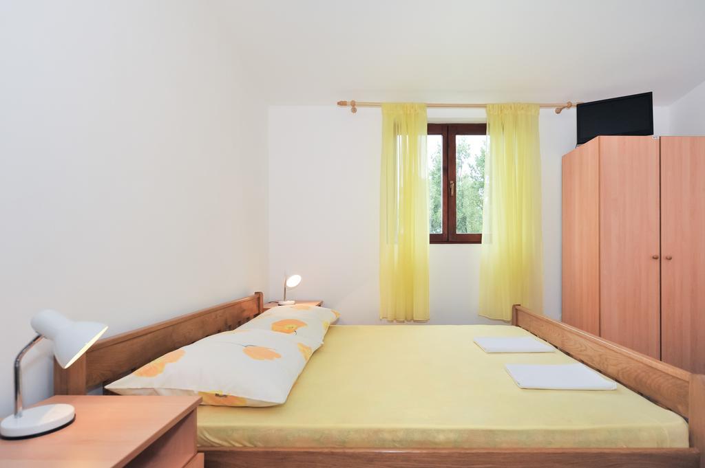 Apartments Marta Starigrad Paklenica Quarto foto