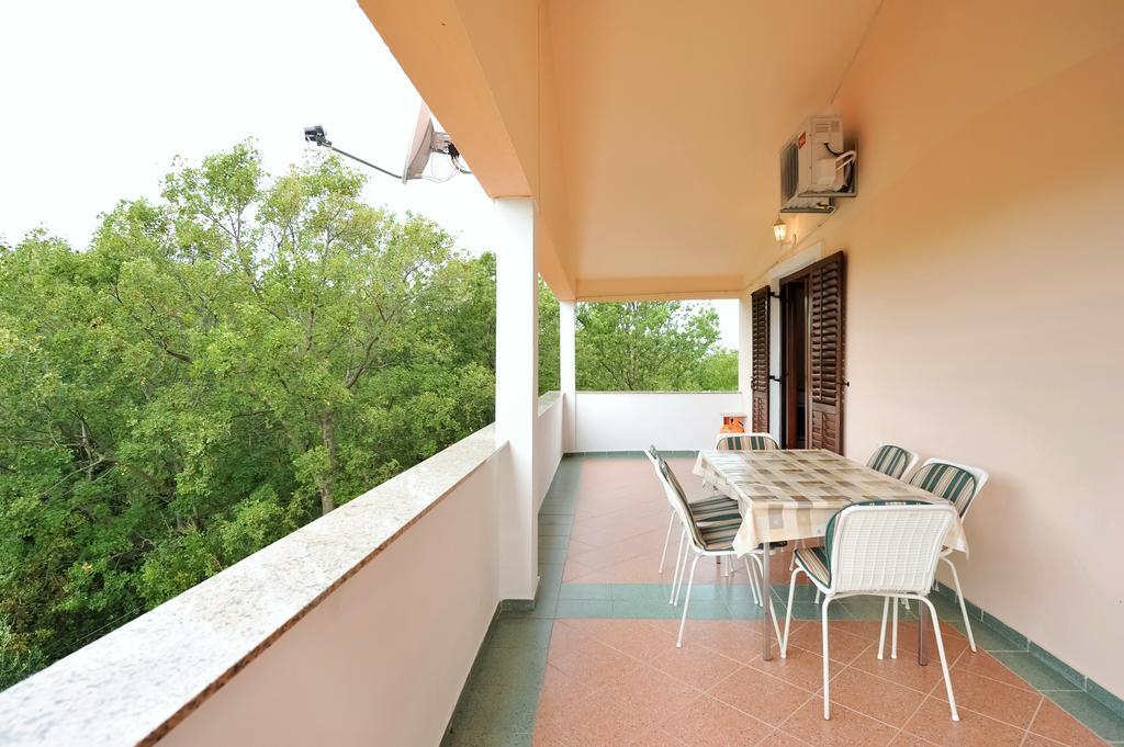 Apartments Marta Starigrad Paklenica Quarto foto